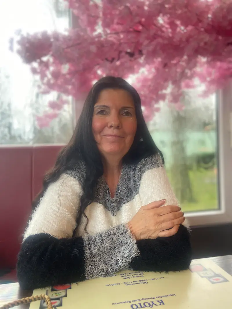Heilpraktikerin Monika Esders in ihrer Praxis in Dinslaken